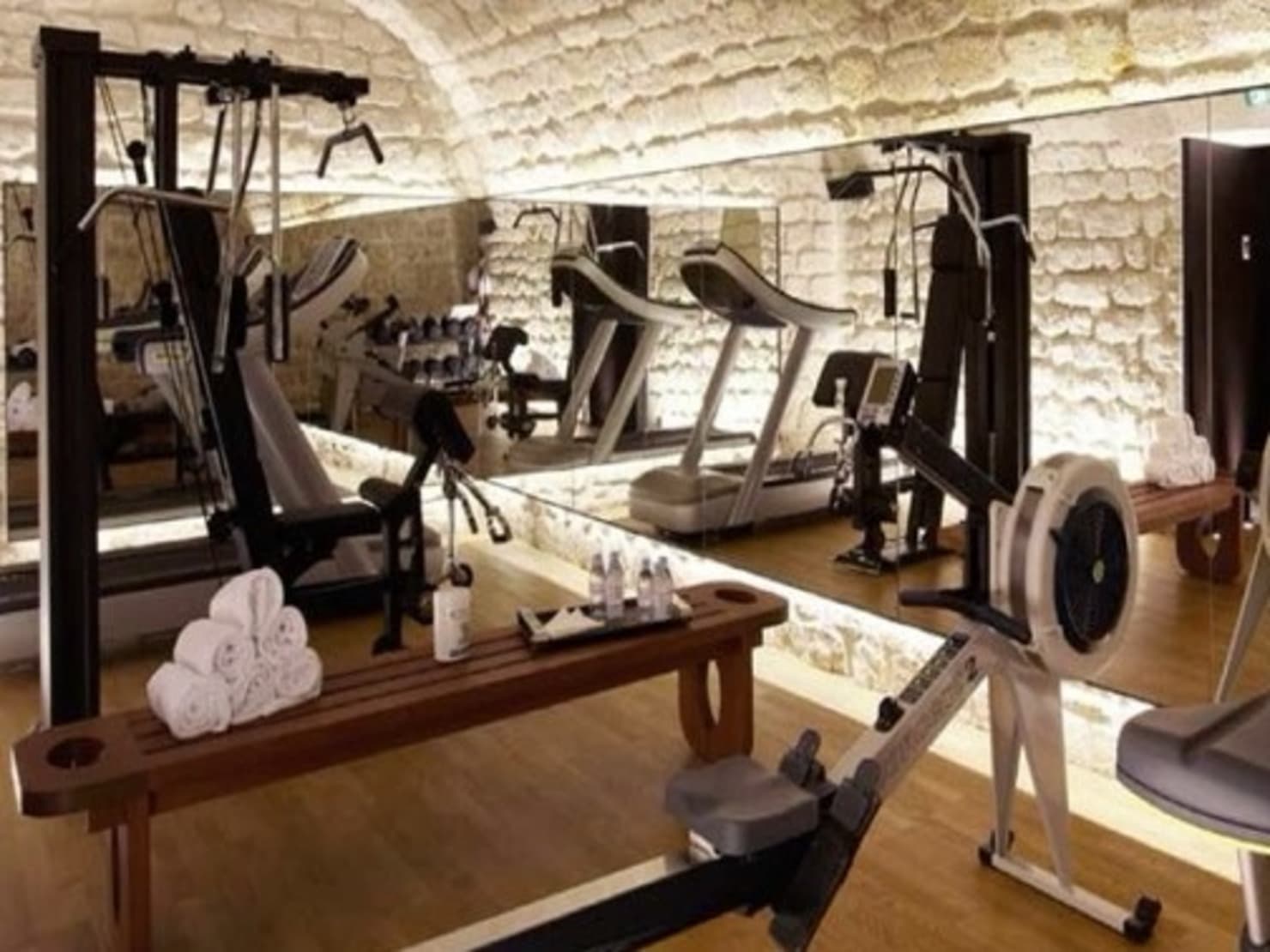 Cercle de La Forme Magenta | Tarifs, Avis, Horaires, Offre d'essai
