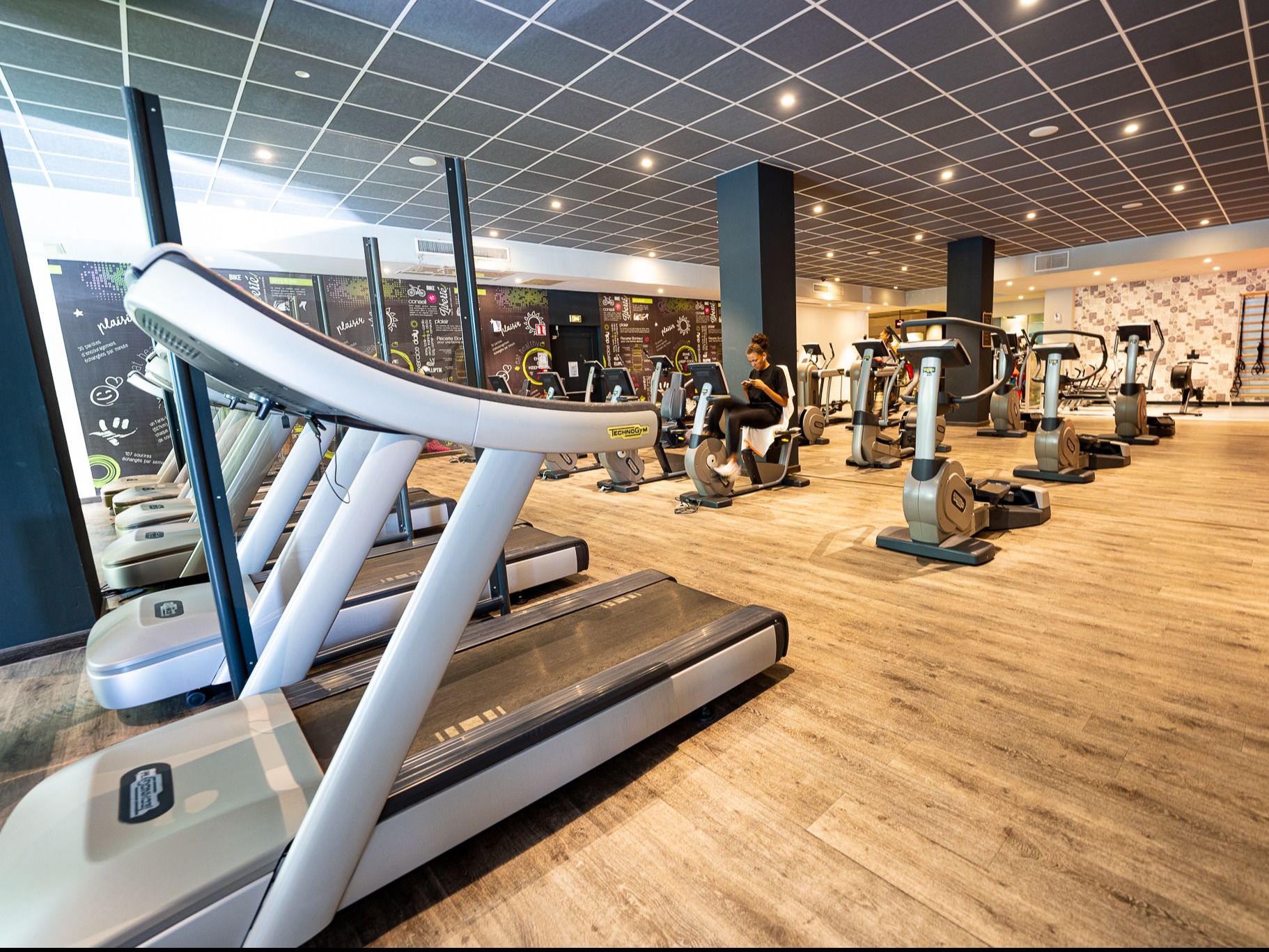 Guide n°1 des Salles de Sport à SaintDenis Tarifs, Horaires, Avis